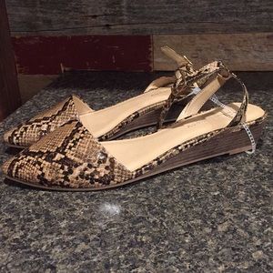CL by Laundry size 11M Strappy Snakeskin Sandals